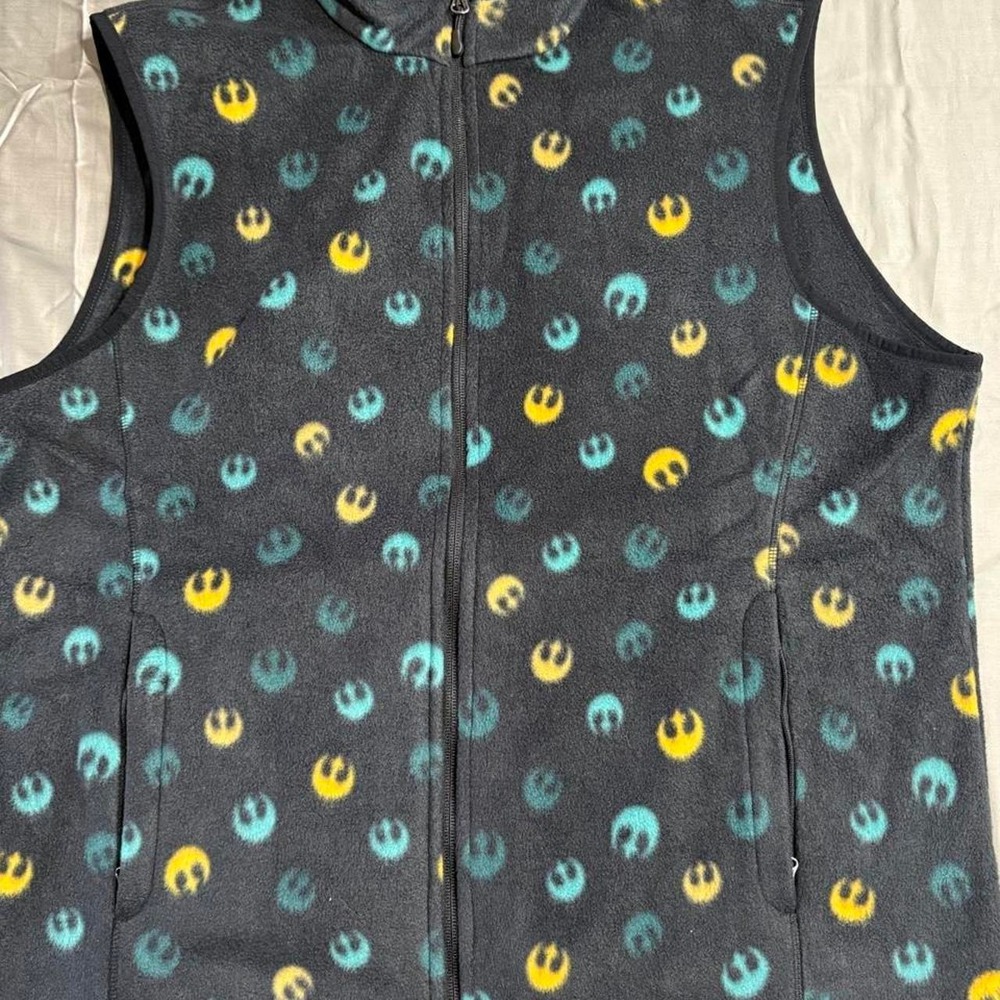 New without‎ tags! Men's Star Wars multicoloured fleece zip up vest Size XL